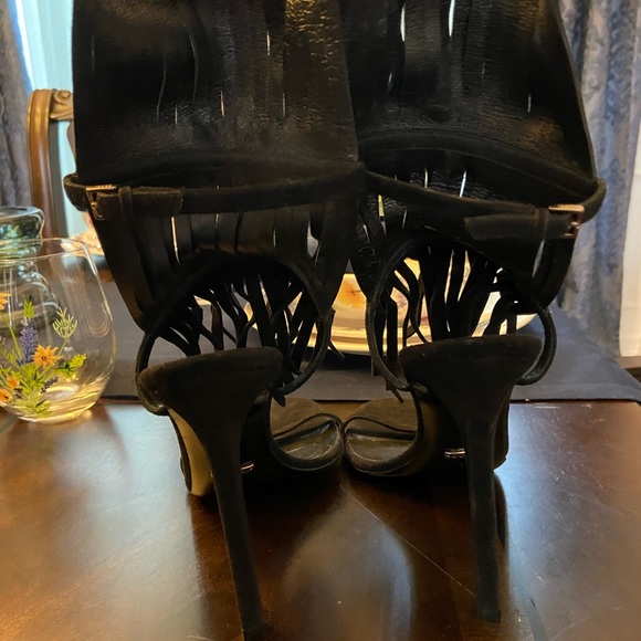 Authentic Gucci fringe sandal - Picture 5 of 5